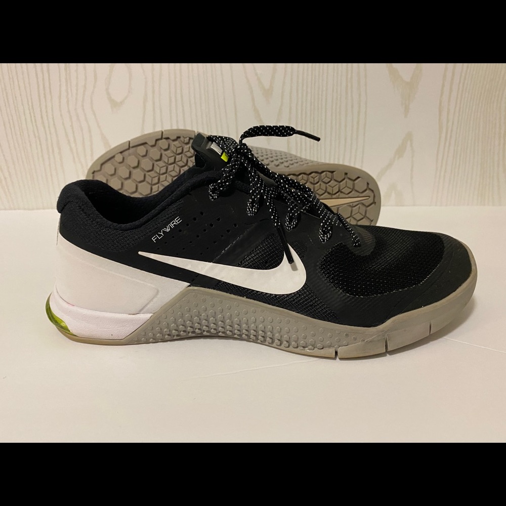 Nike Black and White Athletic Shoes